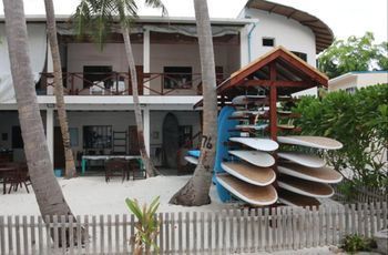 Cokes Surf Camp Hotel Thulusdhoo Luaran gambar